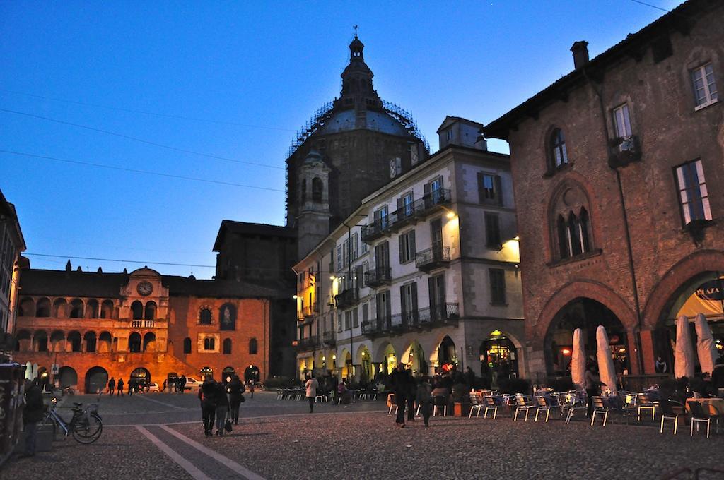 Appartamento Centro Storico Di Pavia Kültér fotó